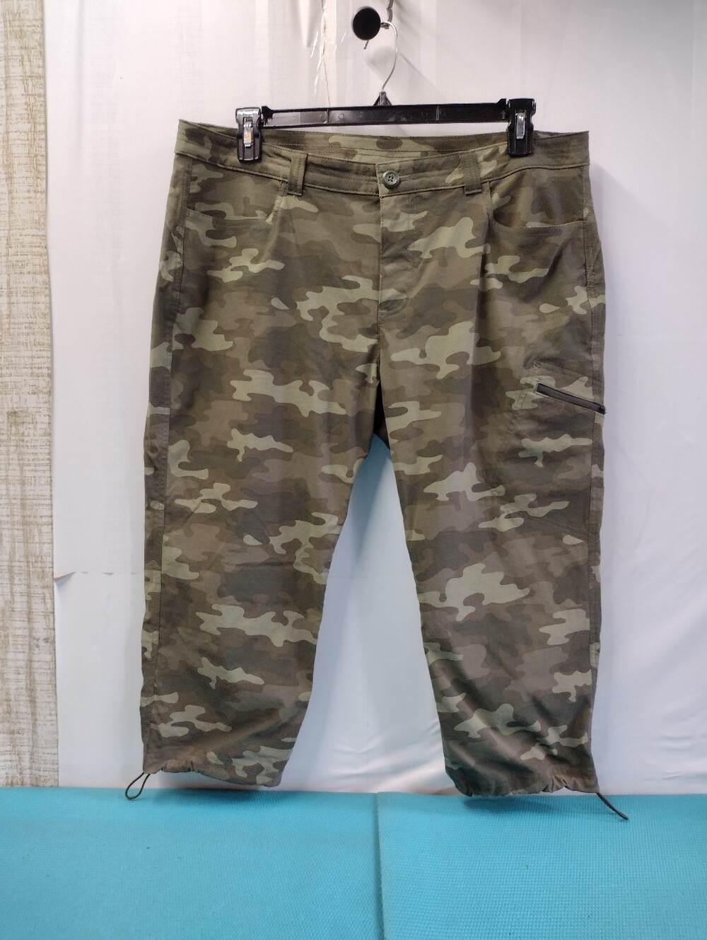 Eddie Bauer Women's Camo Military Hiking Cargo Army Pants Cropped Green - 18